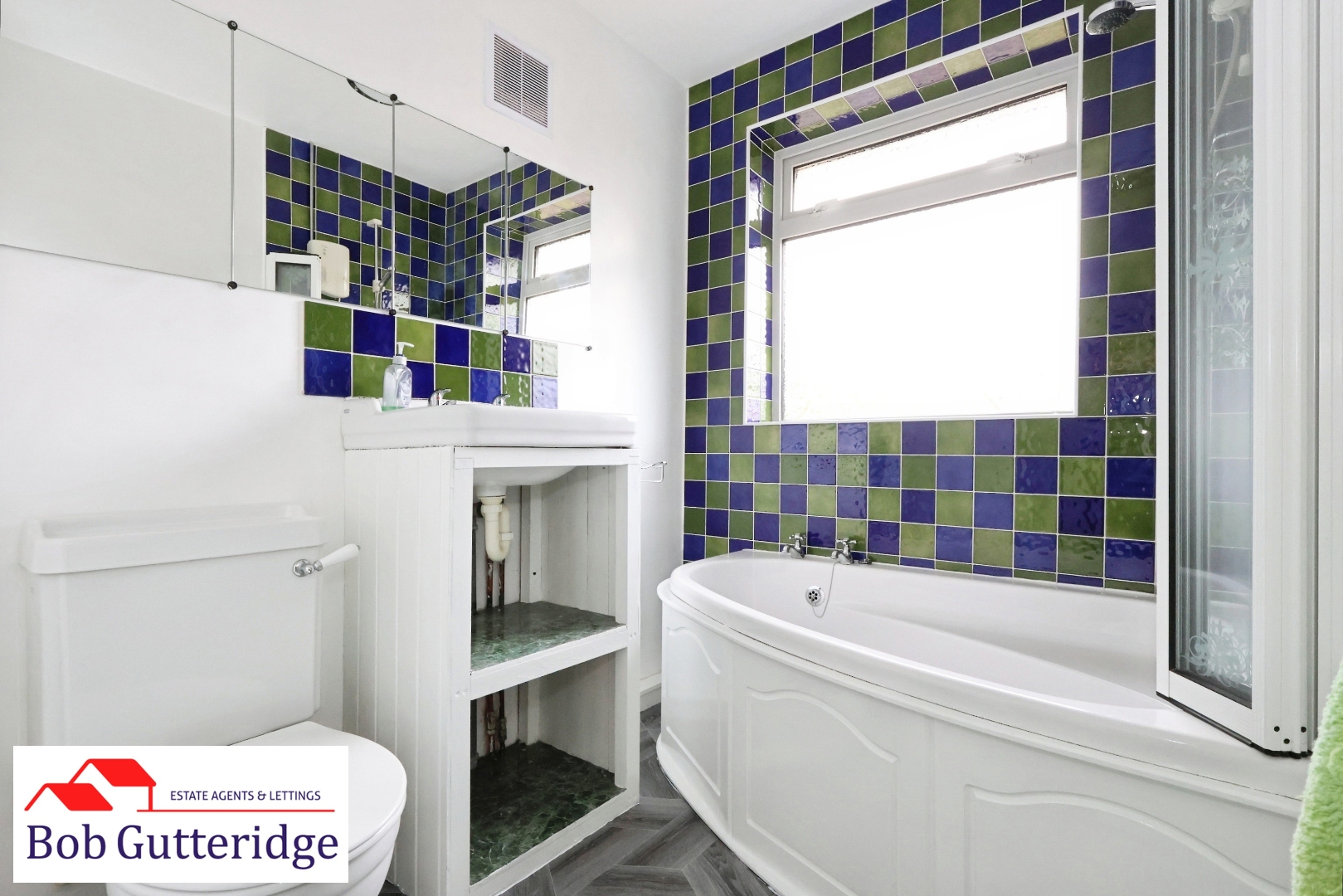 FIRST FLOOR BATHROOM